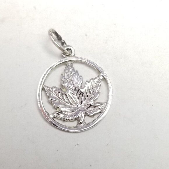 Vintage Sterling Silver Maple Leaf Pendant Charm, Etched Cutout Design, Estate - Picture 2 of 7